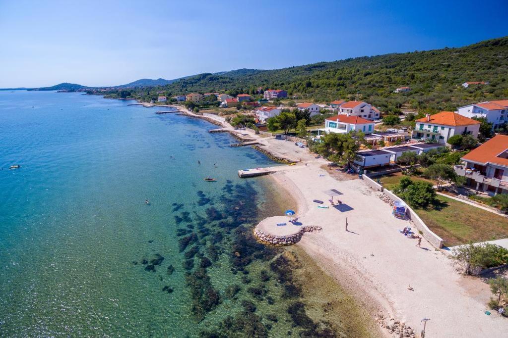 Apartmani Cosic Ante Dobropoljana Esterno foto