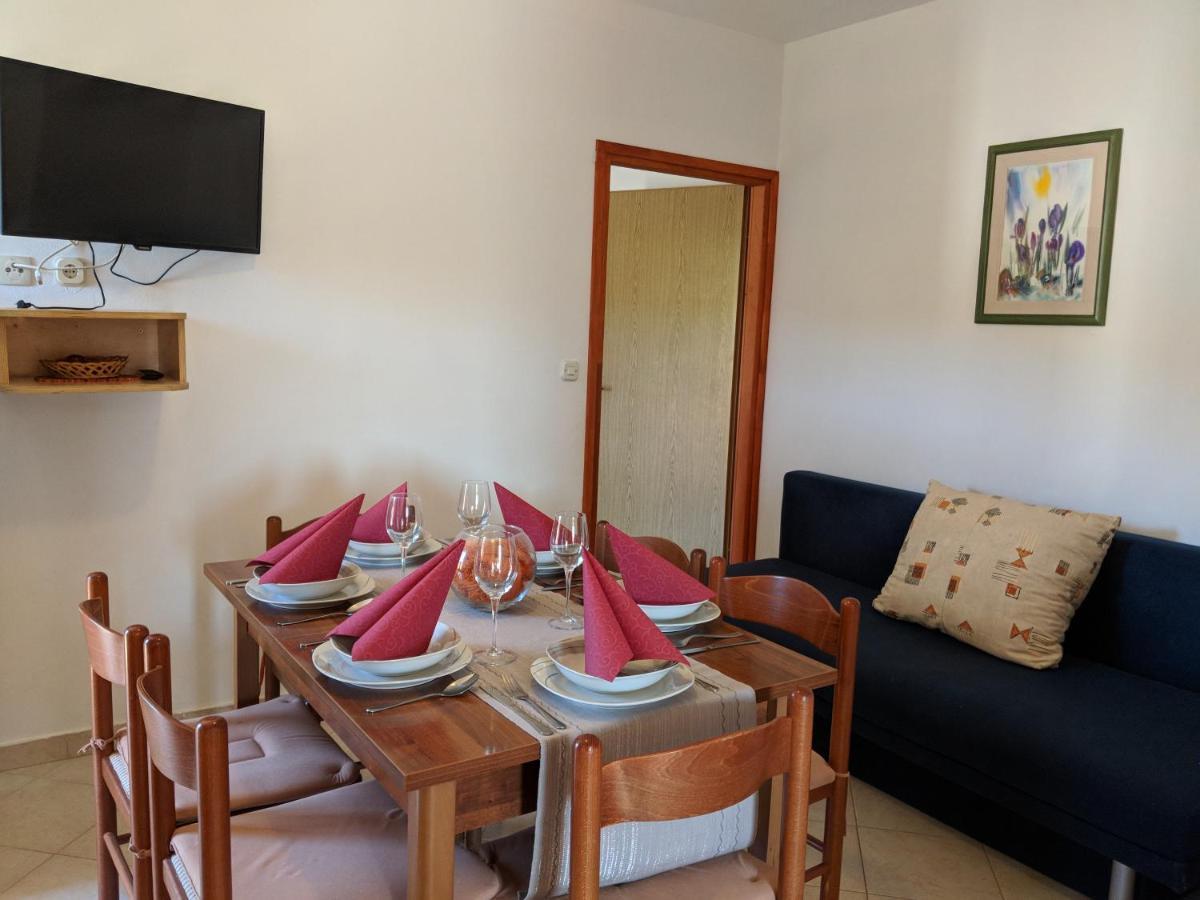 Apartmani Cosic Ante Dobropoljana Esterno foto