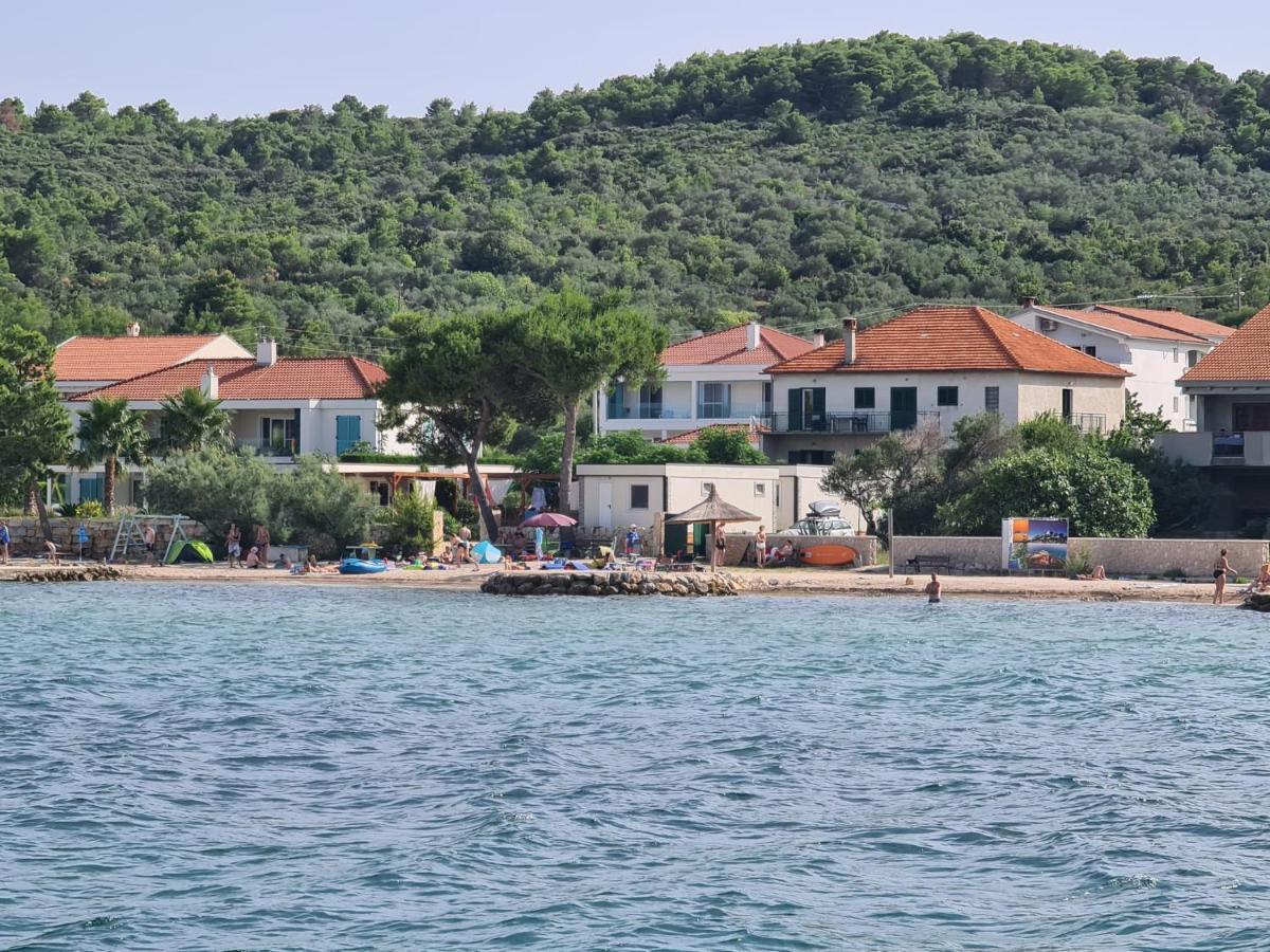 Apartmani Cosic Ante Dobropoljana Esterno foto